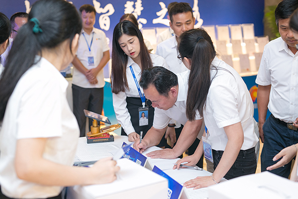 太陽(yáng)能路燈，太陽(yáng)能路燈廠(chǎng)家，太陽(yáng)能路燈價(jià)格