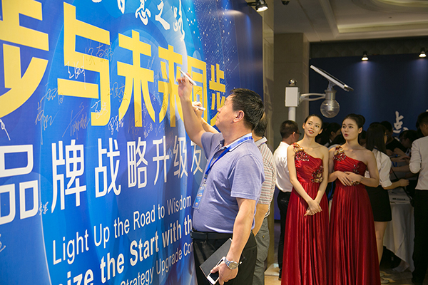 太陽(yáng)能路燈，太陽(yáng)能路燈廠(chǎng)家，太陽(yáng)能路燈價(jià)格