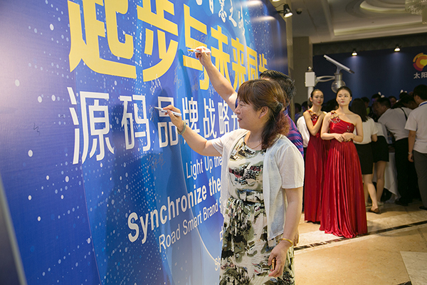 太陽(yáng)能路燈，太陽(yáng)能路燈廠(chǎng)家，太陽(yáng)能路燈價(jià)格